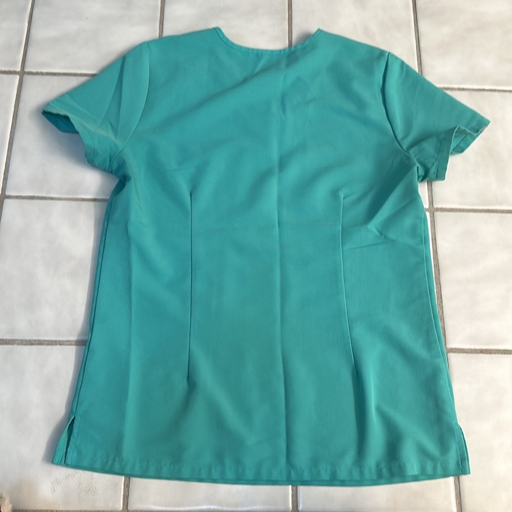 Figs surgical green scrub top